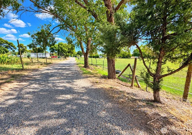 Photo 2 of Manufactured home for sale at 8305 S Missimer Rd, Prosser, WA 99350 | MLS# NWM2587926 | Listing updated on 2026-10-06