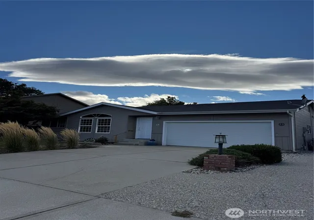 Photo 1 of Sale Pending at 14 Charles St, Wenatchee, WA 98801 | MLS# NWM2587930 | Listing updated on 2026-10-01