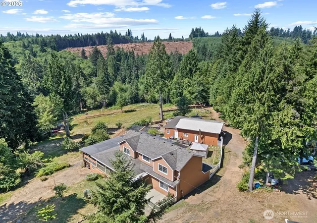 Photo 4 of Single family home for sale at 1407 Slide Crk Rd, Longview, WA 98632 | MLS# NWM2587933 | Listing updated on 2026-09-30