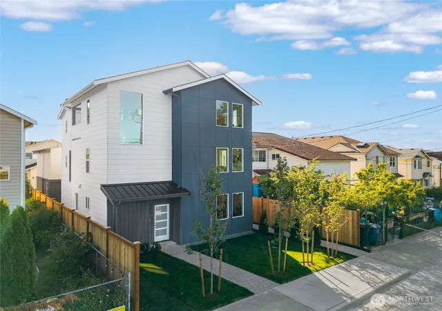Townhouse for sale at 9323 Marcus Ave S, Seattle, WA 98118 | MLS# NWM2587934