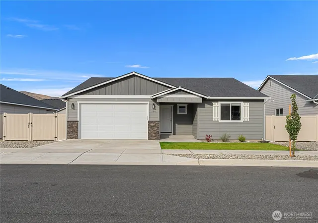 Photo 33 of Single family home for sale at 104 Salmon Dr, Wenatchee, WA 98801 | MLS# NWM2587938 | Listing updated on 2026-10-07