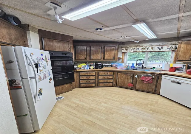 Photo 2 of Manufactured home for sale at 4816 252nd Street Ne, Arlington, WA 98223 | MLS# NWM2587942 | Listing updated on 2026-09-28