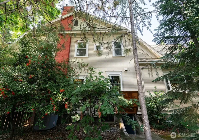 Photo 3 of Sale Pending at 705 Boyer Ave, Walla Walla, WA 99362 | MLS# NWM2587965 | Listing updated on 2026-10-01