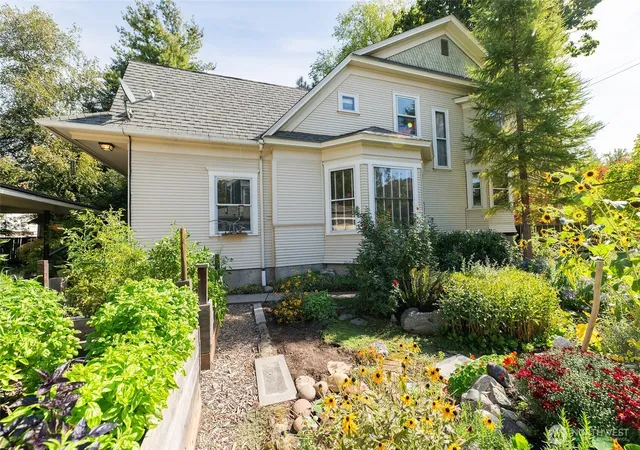 Photo 4 of Sale Pending at 705 Boyer Ave, Walla Walla, WA 99362 | MLS# NWM2587965 | Listing updated on 2026-10-01