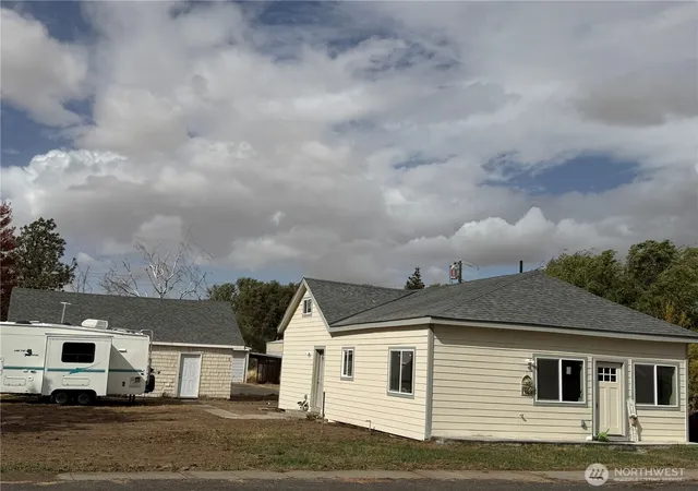 Photo 3 of Single family home for sale at 108 W Cherry Ave, Ritzville, WA 99169 | MLS# NWM2587969 | Listing updated on 2026-10-08