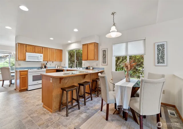 Photo 4 of Single family home for sale at 517 Galloway St, Steilacoom, WA 98388 | MLS# NWM2587974 | Listing updated on 2026-09-30