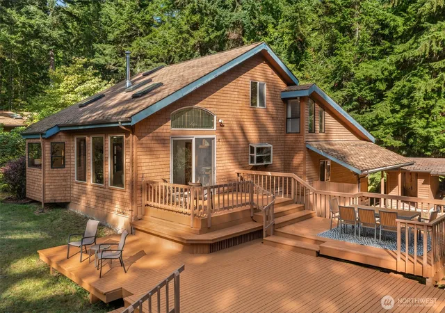 Photo 2 of Single family home for sale at 20506 Old Ml Rd Sw, Vashon, WA 98070 | MLS# NWM2587996 | Listing updated on 2026-10-02