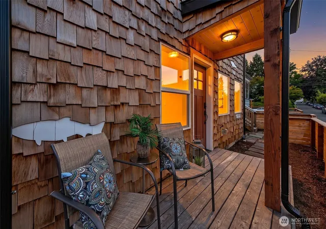 Photo 2 of Single family home for sale at 330 Ne Elk Pl, Seattle, WA 98115 | MLS# NWM2588005 | Listing updated on 2026-09-29