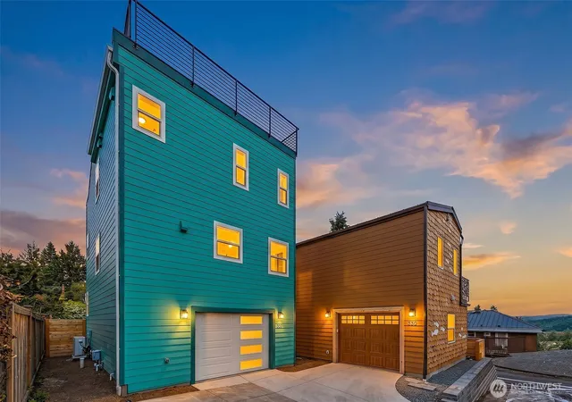 Photo 1 of Single family home for sale at 332 Ne Elk Pl, Seattle, WA 98115 | MLS# NWM2588012 | Listing updated on 2026-09-29