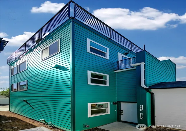 Photo 3 of Single family home for sale at 332 Ne Elk Pl, Seattle, WA 98115 | MLS# NWM2588012 | Listing updated on 2026-09-29