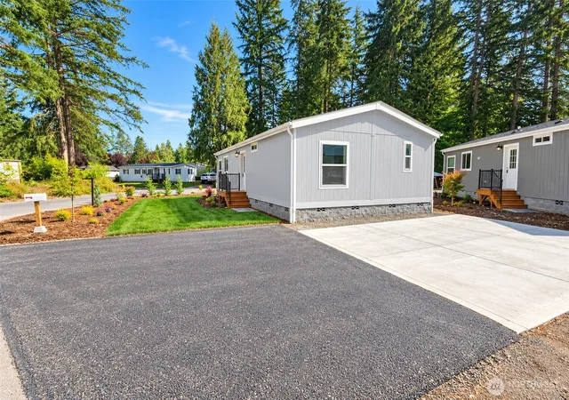 Photo 3 of Manufactured home for sale at 2535 70th Avenue Sw #45, Tumwater, WA 98512 | MLS# NWM2588017 | Listing updated on 2026-09-26