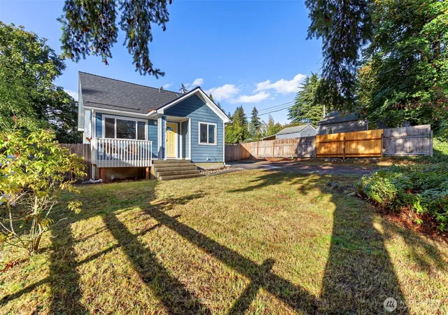 Photo 2 of Single family home for sale at 2369 Winfield Ave, Bremerton, WA 98310 | MLS# NWM2588035 | Listing updated on 2026-09-30