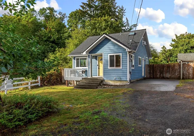 Photo 3 of Single family home for sale at 2369 Winfield Ave, Bremerton, WA 98310 | MLS# NWM2588035 | Listing updated on 2026-09-30