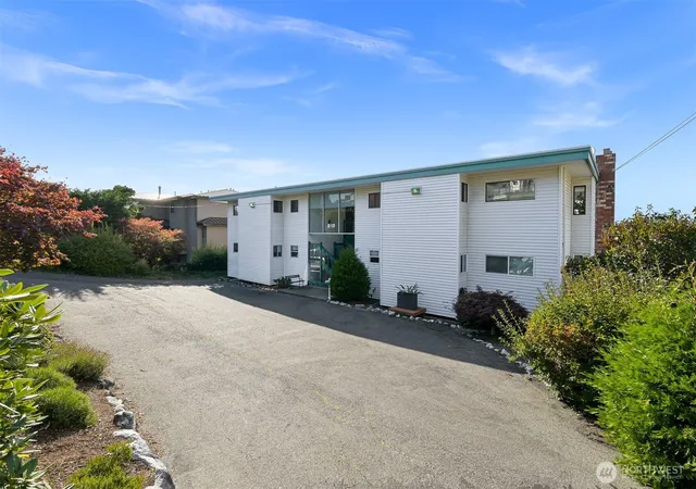Photo 2 of Condo for sale at 510 S State St #4, Bellingham, WA 98225 | MLS# NWM2588038 | Listing updated on 2026-10-01
