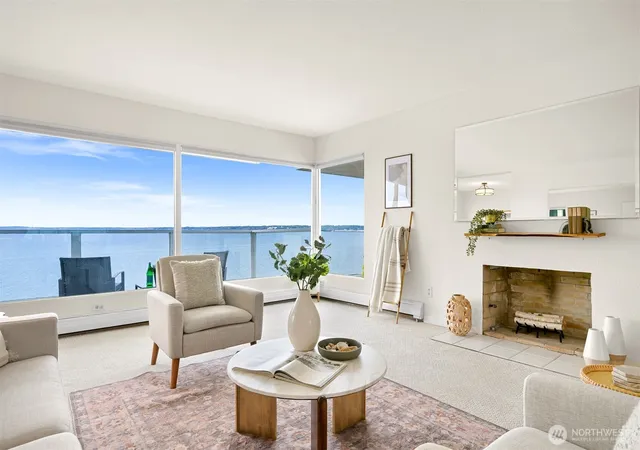 Photo 3 of Condo for sale at 510 S State St #4, Bellingham, WA 98225 | MLS# NWM2588038 | Listing updated on 2026-10-01