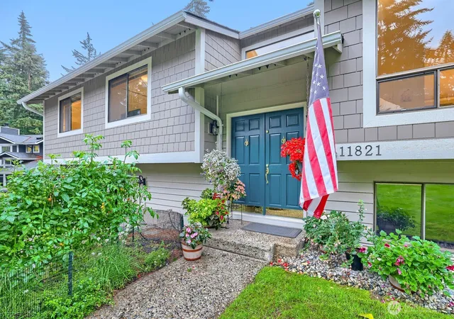 Photo 1 of Single family home for sale at 11821 Ne 102nd Place, Kirkland, WA 98033 | MLS# NWM2588040 | Listing updated on 2026-09-29