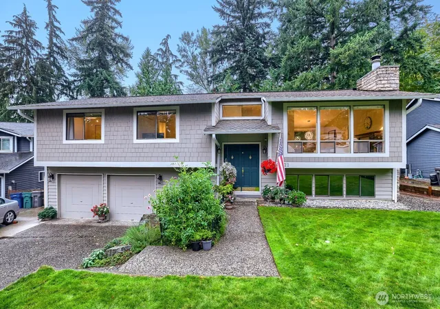 Photo 2 of Single family home for sale at 11821 Ne 102nd Place, Kirkland, WA 98033 | MLS# NWM2588040 | Listing updated on 2026-09-29