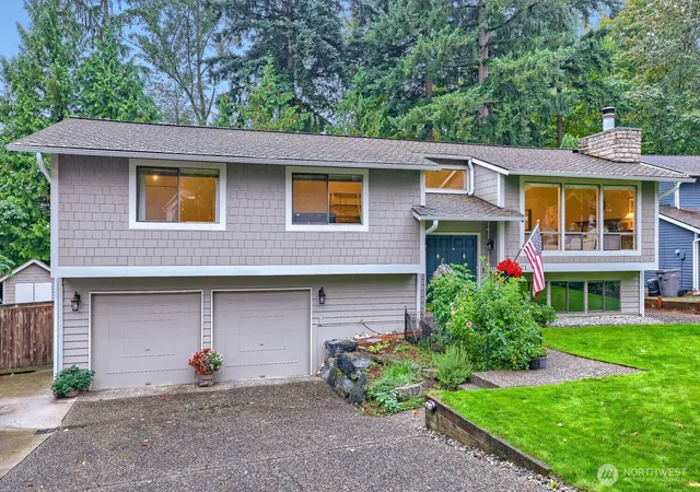 Photo 3 of Single family home for sale at 11821 Ne 102nd Place, Kirkland, WA 98033 | MLS# NWM2588040 | Listing updated on 2026-09-29
