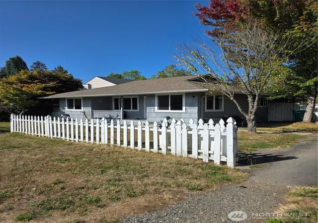 Photo 3 of Single family home for sale at 1750 Ne 146th Street, Shoreline, WA 98155 | MLS# NWM2588047 | Listing updated on 2026-10-17