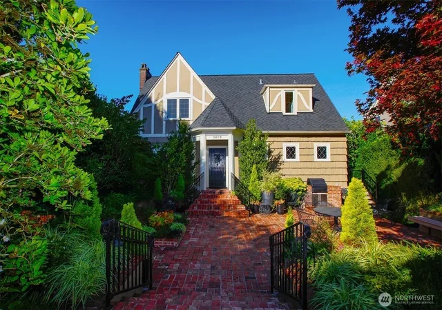 Photo 1 of Single family home for sale at 3829 43rd Avenue Ne, Seattle, WA 98105 | MLS# NWM2588055 | Listing updated on 2026-10-01
