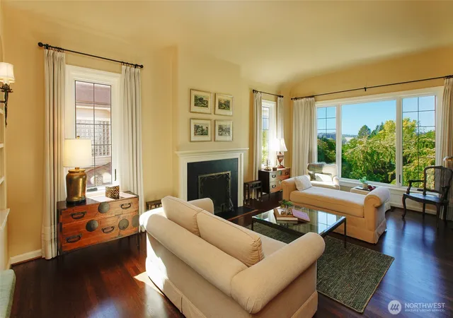 Photo 4 of Single family home for sale at 3829 43rd Avenue NE, Seattle, WA 98105 | MLS# NWM2588055 | Listing updated on 2026-10-01
