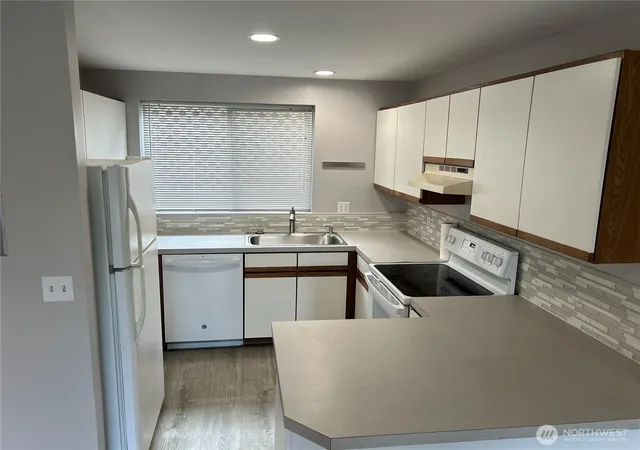 Photo 3 of Condo for sale at 1515 Ocean Beach Blvd N #101, Long Beach, WA 98631 | MLS# NWM2588075 | Listing updated on 2026-09-29