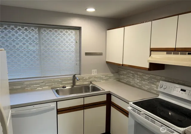 Photo 4 of Condo for sale at 1515 Ocean Beach Blvd N #101, Long Beach, WA 98631 | MLS# NWM2588075 | Listing updated on 2026-09-29
