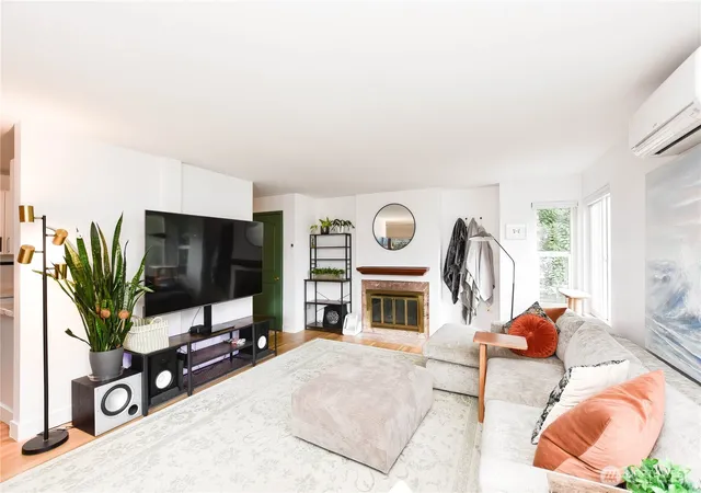 Photo 4 of Condo for sale at 1214 Taylor Ave N #101, Seattle, WA 98109 | MLS# NWM2588077 | Listing updated on 2026-10-01