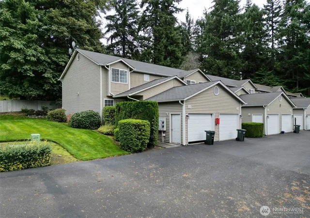 Photo 3 of Townhouse for sale at 5722 99th Street Ct E, Puyallup, WA 98373 | MLS# NWM2588087 | Listing updated on 2026-09-30