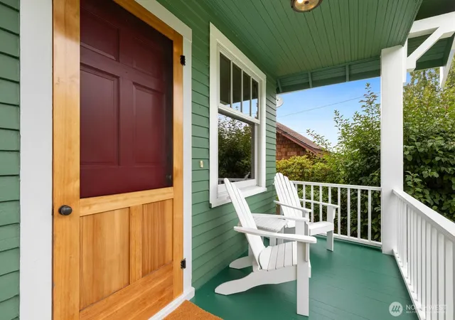 Photo 2 of Single family home for sale at 4611 34th Avenue W, Seattle, WA 98199 | MLS# NWM2588091 | Listing updated on 2026-10-01