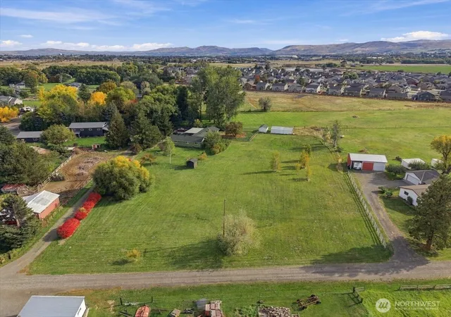 Photo 4 of Single family home for sale at 2104 W Dry Crk Rd, Ellensburg, WA 98926 | MLS# NWM2588096 | Listing updated on 2026-10-02