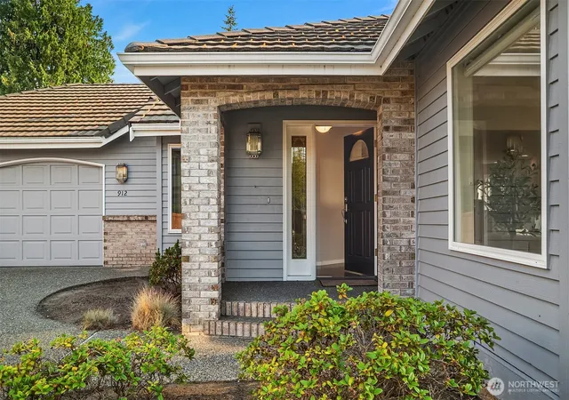Photo 2 of Single family home for sale at 912 Cedar St, Edmonds, WA 98020 | MLS# NWM2588104 | Listing updated on 2026-10-02