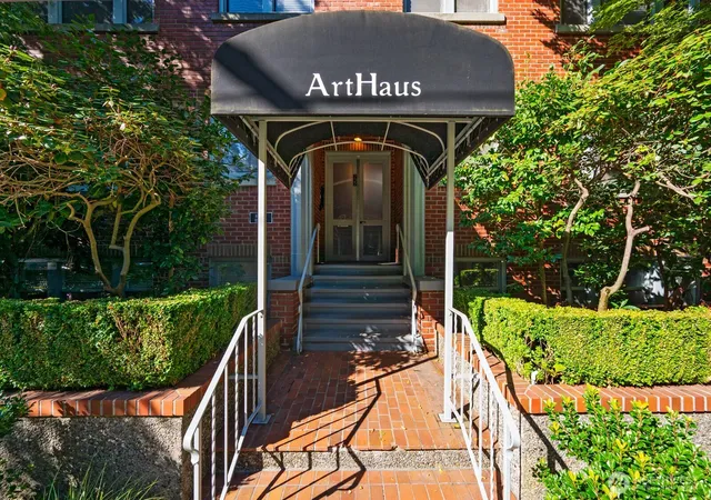 Photo 1 of Condo for sale at 735 Federal Ave E #5, Seattle, WA 98102 | MLS# NWM2588106 | Listing updated on 2026-09-30