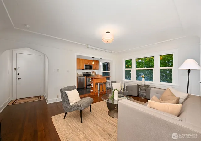 Photo 3 of Condo for sale at 735 Federal Ave E #5, Seattle, WA 98102 | MLS# NWM2588106 | Listing updated on 2026-09-30