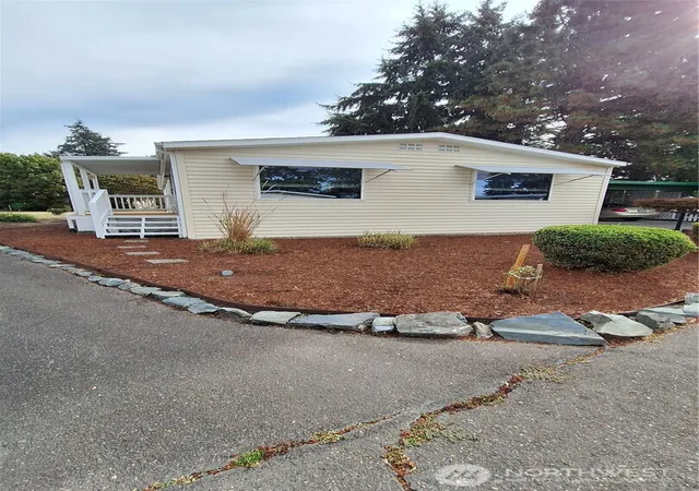 Photo 3 of Manufactured home for sale at 5801 117th Avenue Ct E #23, Puyallup, WA 98372 | MLS# NWM2588132 | Listing updated on 2026-10-01