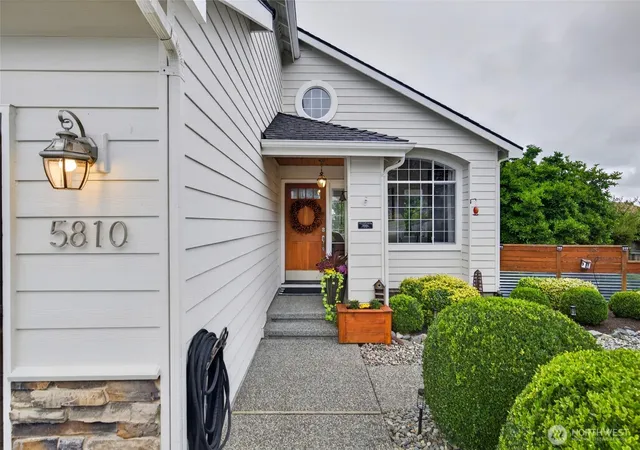 Photo 3 of Single family home for sale at 5810 74th Drive Ne, Marysville, WA 98270 | MLS# NWM2588139 | Listing updated on 2026-10-02