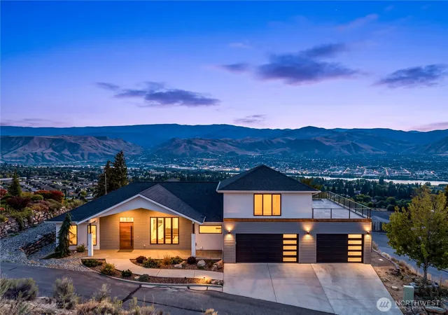Photo 1 of Single family home for sale at 700 Upper Daniels Dr, East Wenatchee, WA 98802 | MLS# NWM2588143 | Listing updated on 2026-09-29