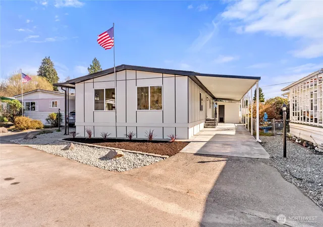 Photo 2 of Manufactured home for sale at 1510 Maple Ln #7, Kent, WA 98030 | MLS# NWM2588156 | Listing updated on 2026-09-30