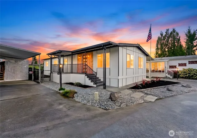 Photo 3 of Manufactured home for sale at 1510 Maple Ln #7, Kent, WA 98030 | MLS# NWM2588156 | Listing updated on 2026-09-30