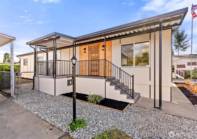 Photo 3 of Manufactured home for sale at 1510 Maple Ln #7, Kent, WA 98030 | MLS# NWM2588156 | Listing updated on 2026-09-30