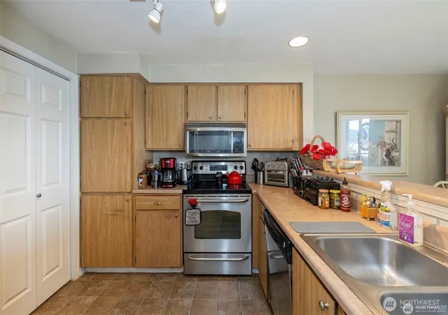 Photo 4 of Condo for sale at 1700 W Sunn Fjord Ln #L204, Bremerton, WA 98312 | MLS# NWM2588159 | Listing updated on 2026-09-29