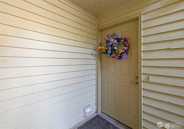 Photo 3 of Condo for sale at 1700 W Sunn Fjord Ln #L204, Bremerton, WA 98312 | MLS# NWM2588159 | Listing updated on 2026-09-29