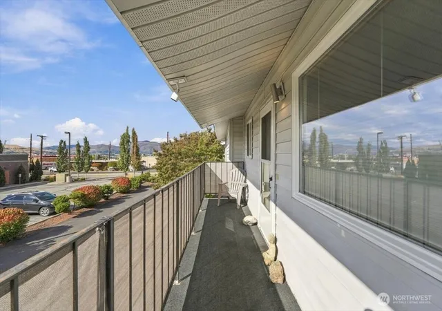 Photo 2 of Condo for sale at 100 Simon St #8, East Wenatchee, WA 98802 | MLS# NWM2588160 | Listing updated on 2026-09-29