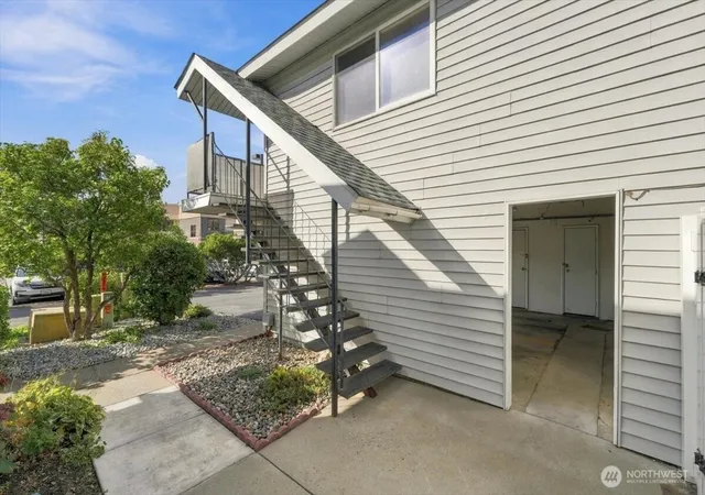 Photo 3 of Condo for sale at 100 Simon St #8, East Wenatchee, WA 98802 | MLS# NWM2588160 | Listing updated on 2026-09-29