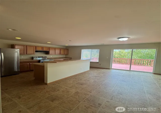Photo 4 of Single family home for sale at 14611 32nd Place W, Lynnwood, WA 98087 | MLS# NWM2588173 | Listing updated on 2026-09-29