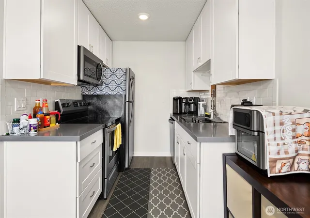 Photo 4 of Condo for sale at 9623 248th Street #B12, Kent, WA 98030 | MLS# NWM2588174 | Listing updated on 2026-10-01