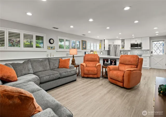 Photo 4 of Single family home for sale at 707 W Bertona St, Seattle, WA 98119 | MLS# NWM2588175 | Listing updated on 2026-10-01
