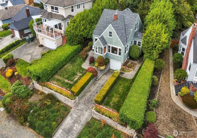 Photo 3 of Single family home for sale at 3719 Olympic Blvd W, University Place, WA 98466 | MLS# NWM2588184 | Listing updated on 2026-10-01