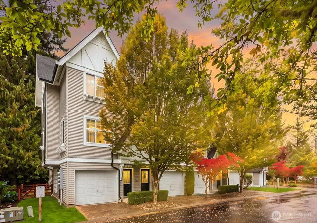 Photo 2 of Townhouse for sale at 22652 Ne Alder Crst Ln, Redmond, WA 98053 | MLS# NWM2588186 | Listing updated on 2026-10-02