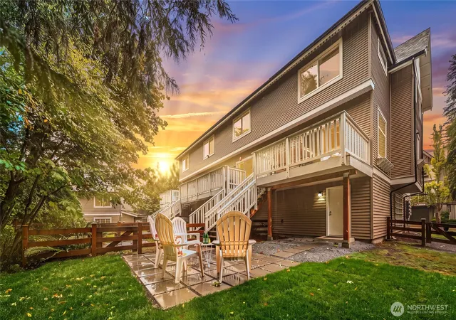 Photo 3 of Townhouse for sale at 22652 Ne Alder Crst Ln, Redmond, WA 98053 | MLS# NWM2588186 | Listing updated on 2026-10-02